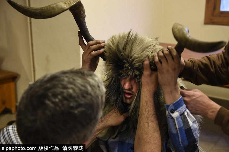 西班牙古老節(jié)日貝爾薩狂歡節(jié) 濃郁原始風情