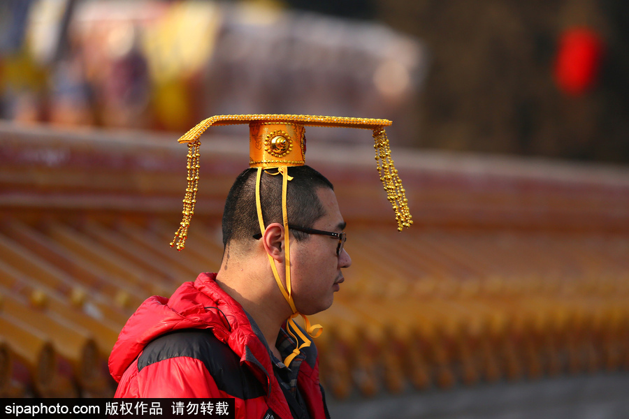 盤點春節廟會上年味十足的萌態頭飾 狗年發卡受熱捧