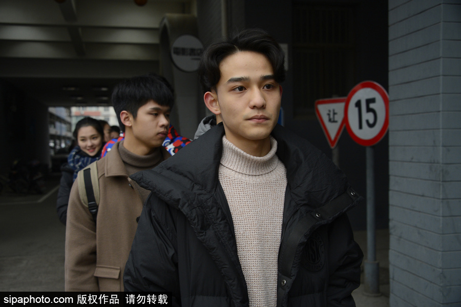 北京電影學(xué)院2018年藝考初試開(kāi)考 表演學(xué)院帥哥美女云集