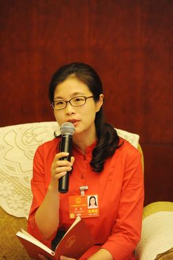 楊帆代表：建議運用互聯(lián)網(wǎng)和大數(shù)據(jù)技術(shù)，加快推進產(chǎn)業(yè)工人隊伍建設(shè)