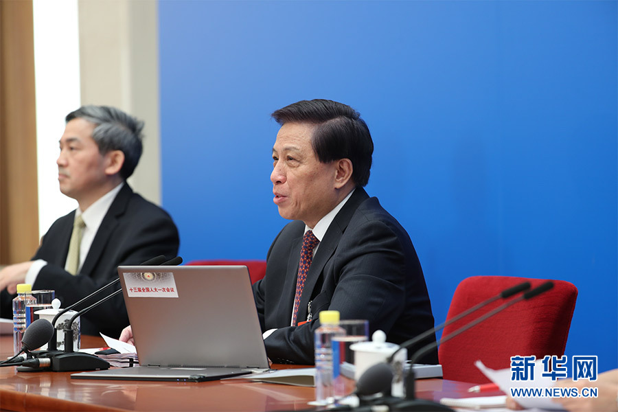 大會發言人回答中外記者提問