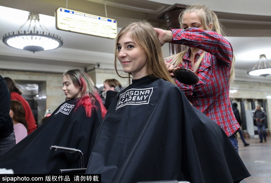 婦女節福利驚現地鐵站！ 戰斗民族車站為女性美發造型