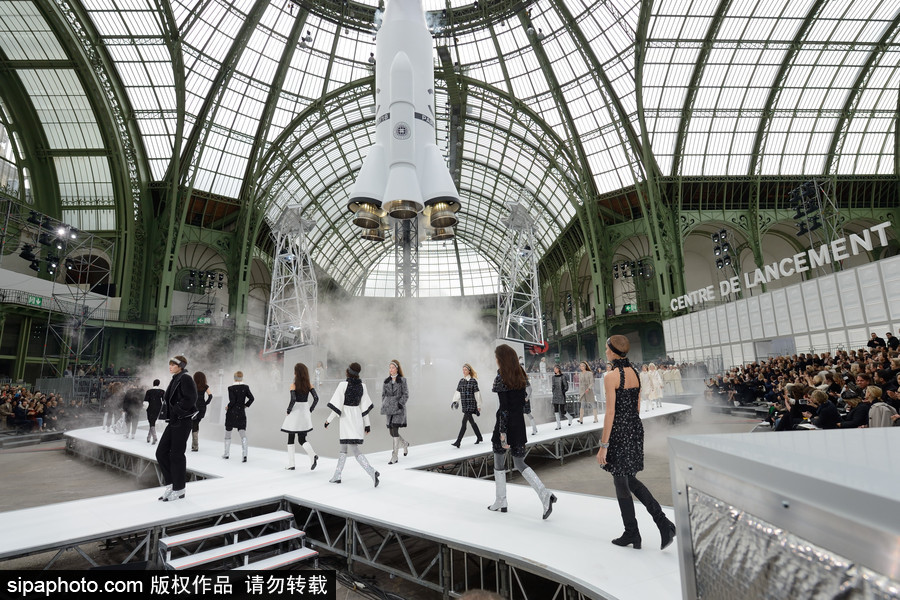 炫酷！比衣服更夢幻的是香奈兒的秀場布景