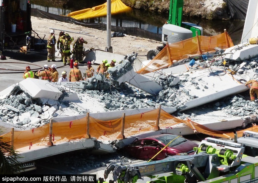 美國(guó)佛羅里達(dá)州一過(guò)街天橋坍塌 致多人死傷多輛汽車(chē)被壓