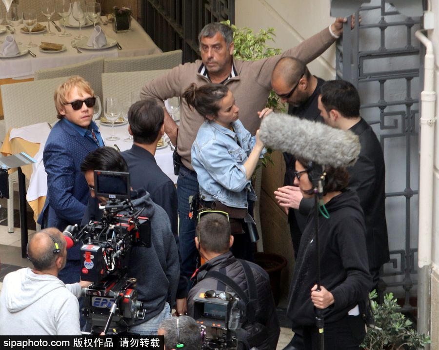 《哈利波特》“羅恩”魯伯特·格林特現(xiàn)身紐約拍攝片場