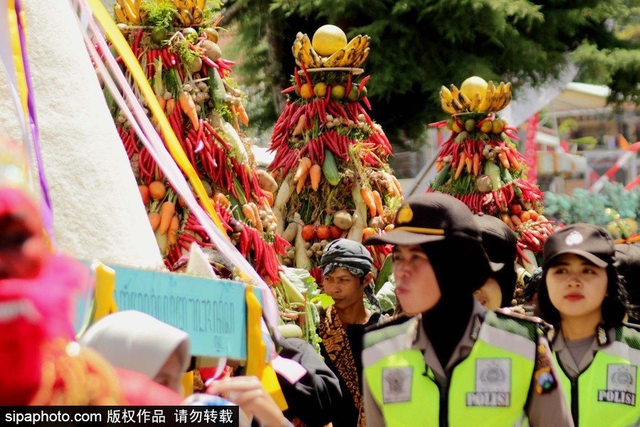 印尼茉莉芬文化游行 民眾身著傳統服飾地方特色濃郁
