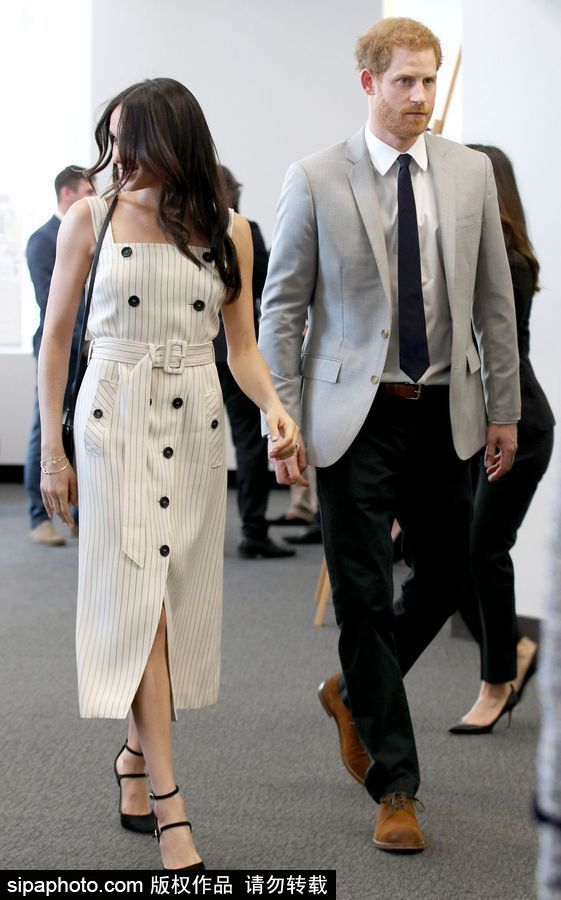 英國(guó)哈里王子攜準(zhǔn)王妃梅格漢·馬克爾出席活動(dòng)恩愛有加