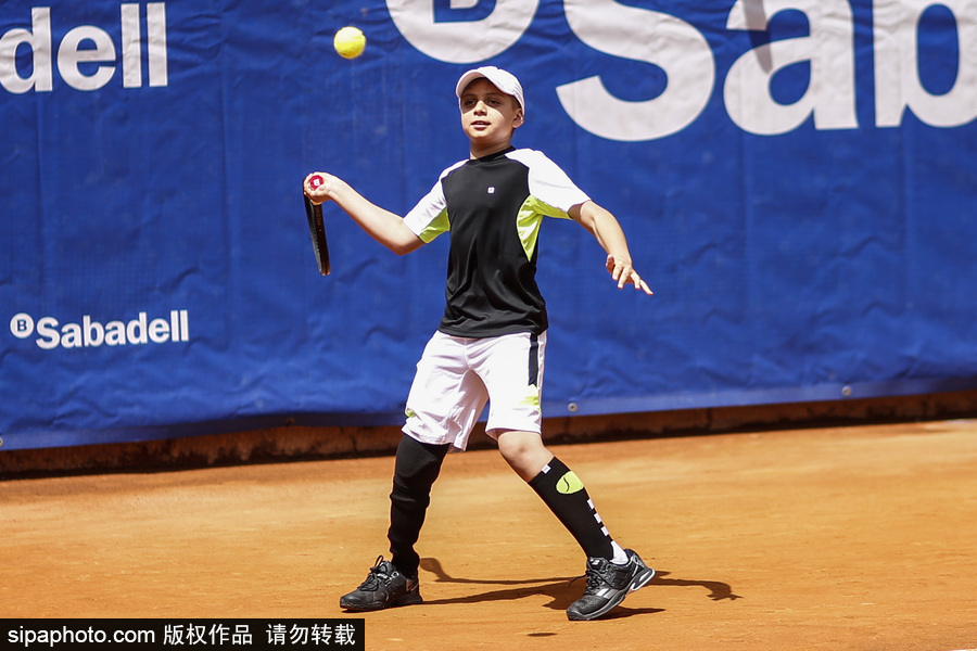 夢想成真！納達(dá)爾與10歲癌癥幸存小球迷打網(wǎng)球十足暖男