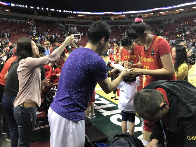 女籃熱身賽對(duì)抗美國(guó)隊(duì)收獲多