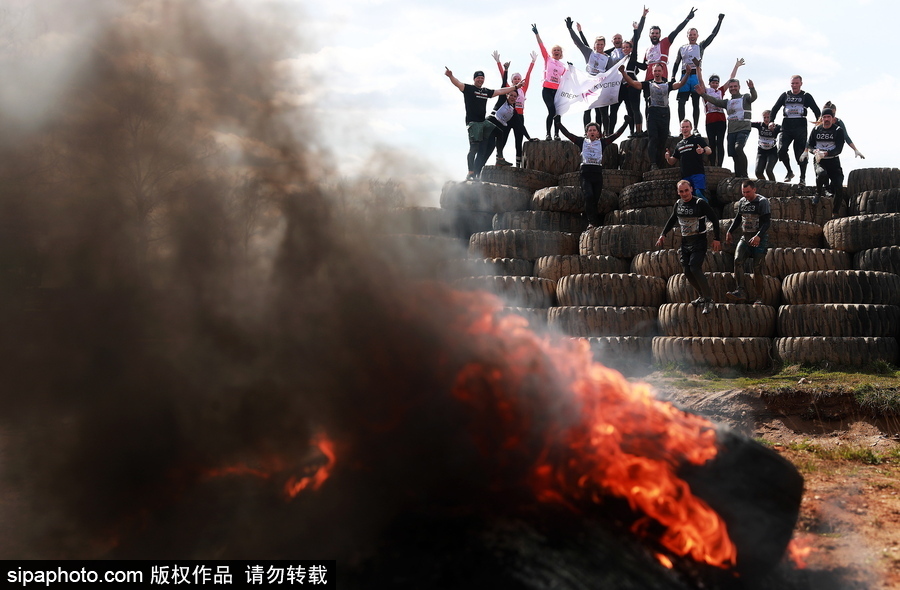 莫斯科舉行“英雄種族”障礙賽 過(guò)五關(guān)斬六將“戰(zhàn)斗力”十足