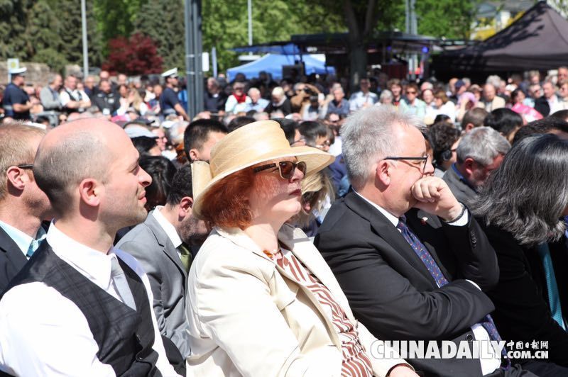 紀念馬克思誕辰200周年 中國雕塑家創作的銅像在德國特里爾揭幕