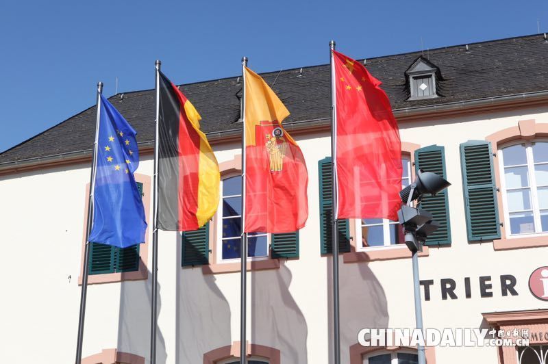 紀念馬克思誕辰200周年 中國雕塑家創作的銅像在德國特里爾揭幕