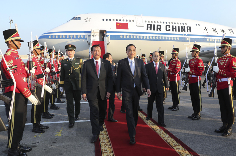 李克強(qiáng)抵達(dá)雅加達(dá)對(duì)印度尼西亞進(jìn)行正式訪問