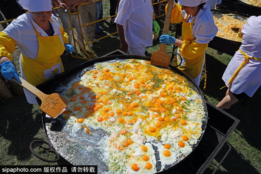 俄羅斯別爾哥羅德州迎接“福明煎蛋”節 欲制作最大煎蛋餐