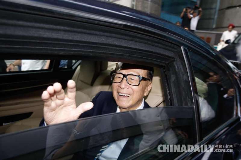 李嘉誠(chéng)今日正式退休