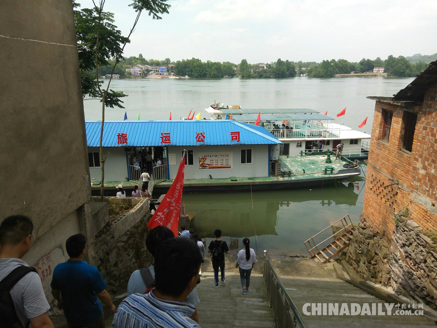 【美麗中國長江行】“美麗中國長江行——共舞長江經(jīng)濟(jì)帶•生態(tài)篇”網(wǎng)絡(luò)主題活動湖南站媒體團(tuán)走進(jìn)常德桃源夷望溪景區(qū)