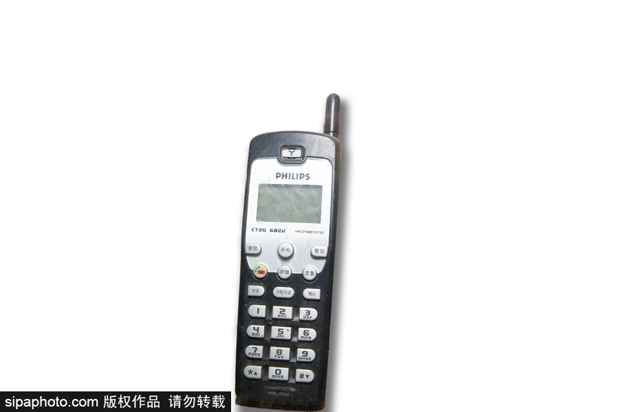 回顧改革開放40年通訊工具變遷 90年代“大哥大” 3萬(wàn)元