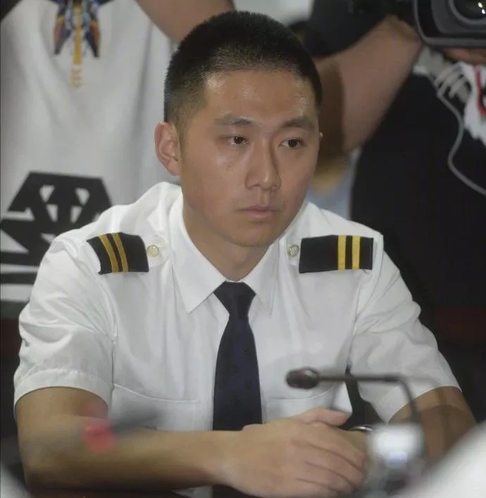 川航機長回憶生死備降驚魂一刻，這波操作簡直是奇跡！