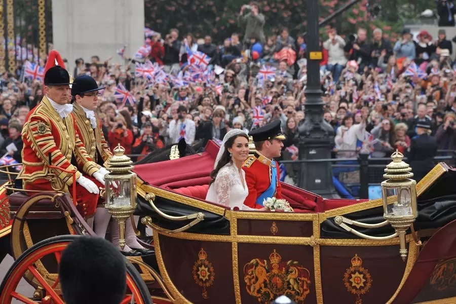 哈里王子大婚倒計時，女王開出的“準婚證”曝光！細節太精美