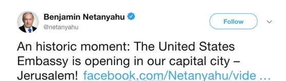 一邊是微笑自拍，一邊是槍林彈雨，美駐以使館遷館，這兩張照片火了！