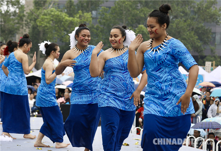 北京語言大學第十五屆世界文化節(jié)游園會開幕