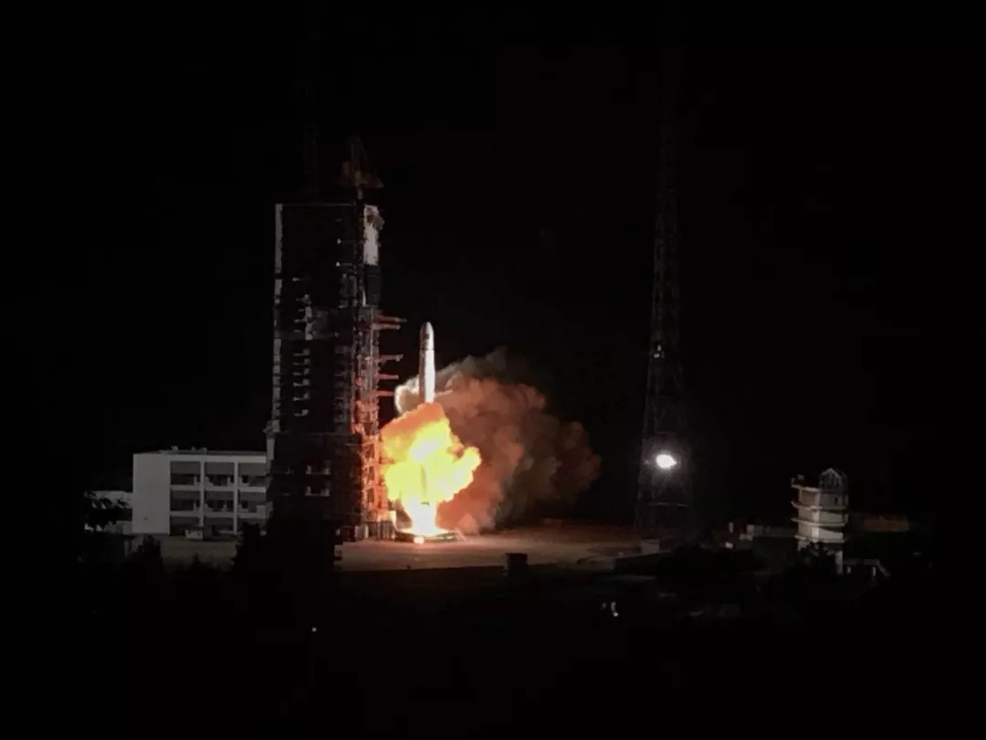 “鵲橋”號成功發射！將在地月之間搭建“通信中繼站”