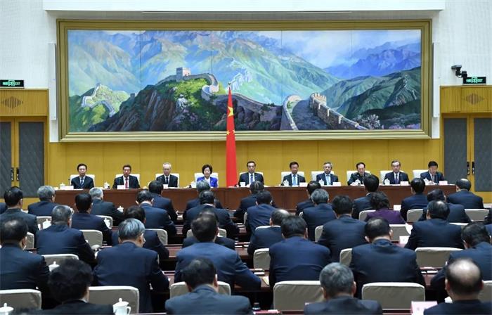 李克強主持召開國務(wù)院全體會議