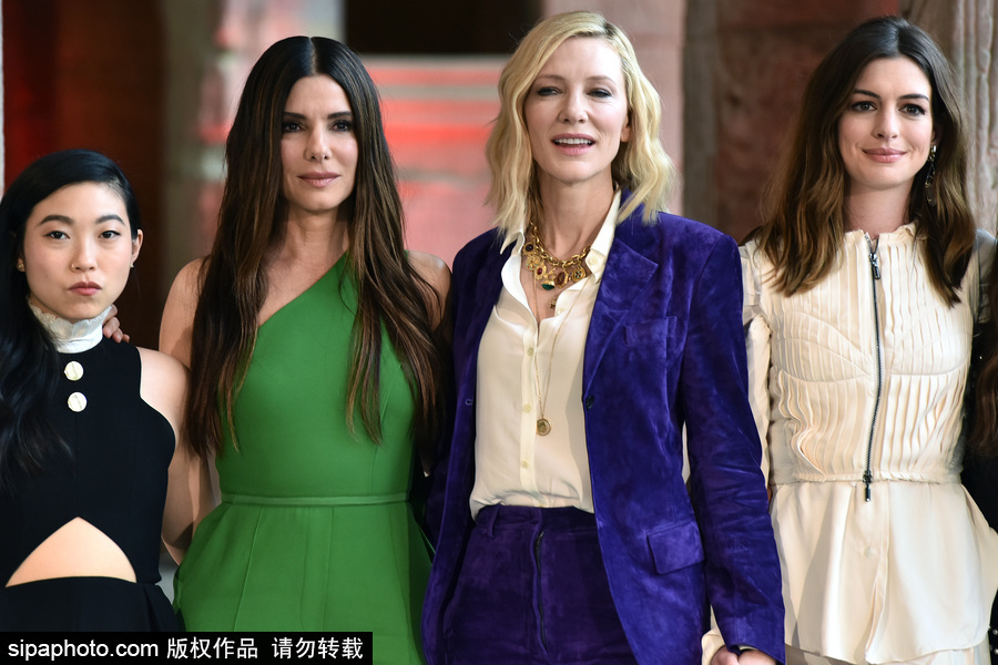 女王扎堆！布蘭切特、安妮·海瑟薇、桑德拉·布洛克現(xiàn)身新片發(fā)布會(huì)