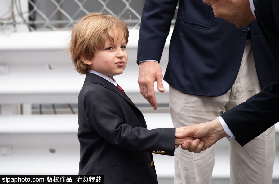 喬治小王子遇“勁敵”？摩洛哥小王子紳士英倫范亮相