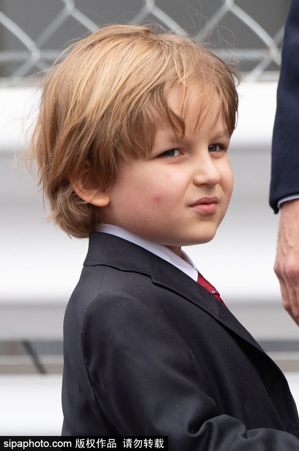 喬治小王子遇“勁敵”？摩洛哥小王子紳士英倫范亮相