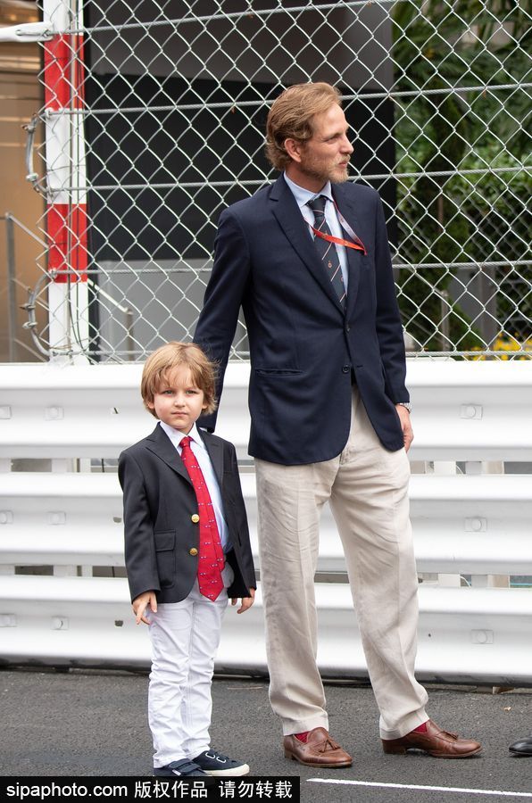 喬治小王子遇“勁敵”？摩洛哥小王子紳士英倫范亮相