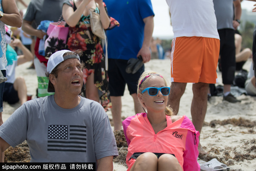 邁阿密海灘航空展開(kāi)幕 民眾沙灘度假觀看表演