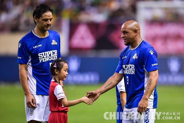 米盧掛帥、鹿晗加盟 騰訊體育超級企鵝足球名人賽上演世界杯“揭幕戰”