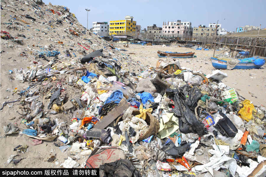 印度海灘成垃圾場(chǎng) 環(huán)保志愿者數(shù)年如一日?qǐng)?jiān)持清理