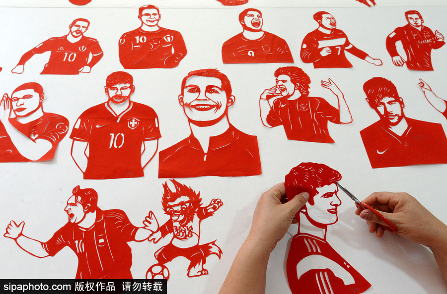 栩栩如生！河北阿姨巧手剪出世界杯球星