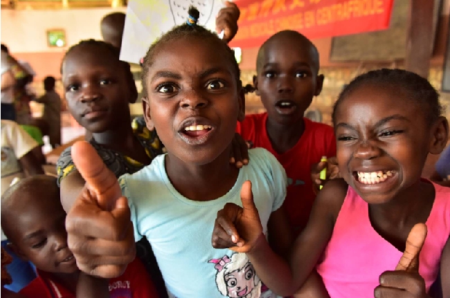 第16批中國援中非醫(yī)療隊走進(jìn)中非SOS兒童村