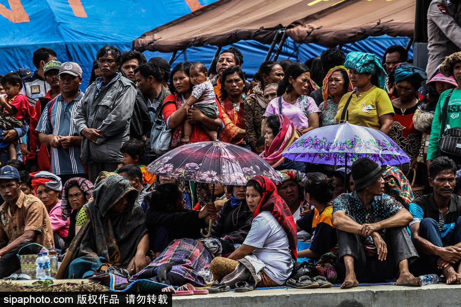 印尼一超載客船沉沒(méi) 超百人下落不明