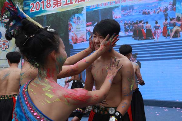 湘西土家摸泥節在北京啟動，“摸泥示愛”展現民族文化魅力