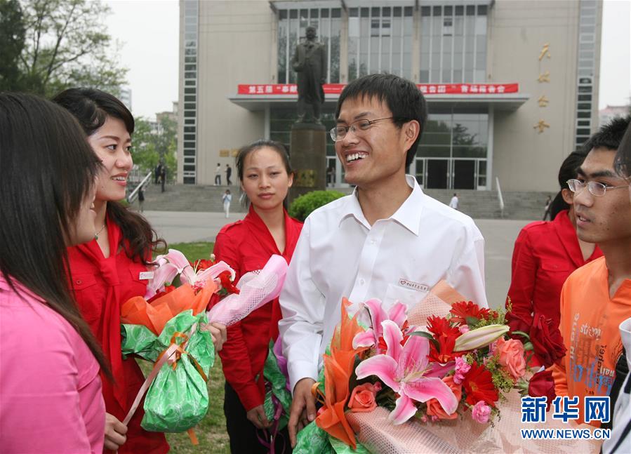 在新時代黨的陽光照耀下前進——習近平總書記關(guān)心關(guān)懷青年和青年工作紀實