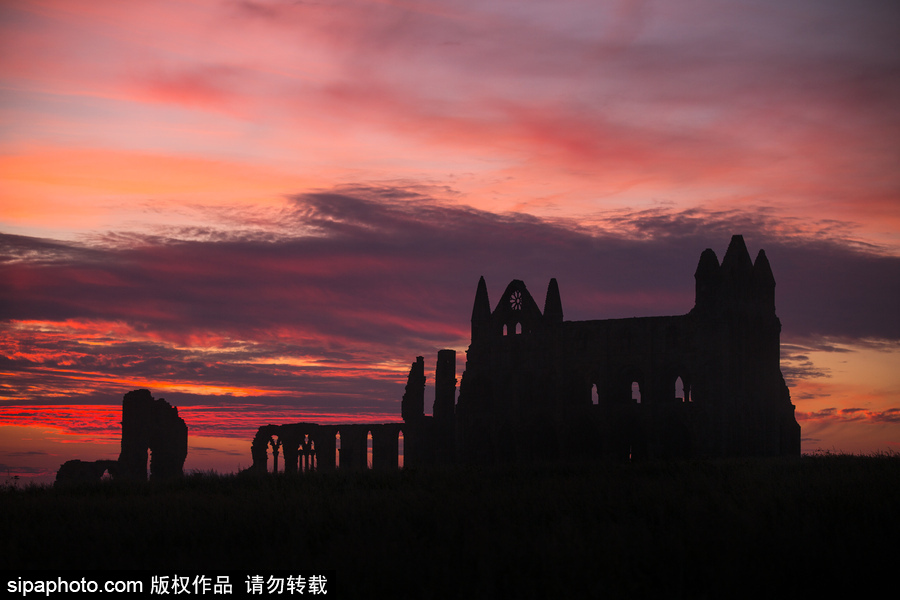 英國約克郡落日美如畫 晚霞絢爛如夢似幻