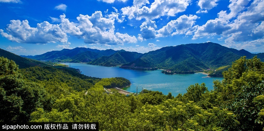 藍(lán)天白云刷屏！盤點(diǎn)風(fēng)清日朗的絕美風(fēng)光 為眼睛降溫