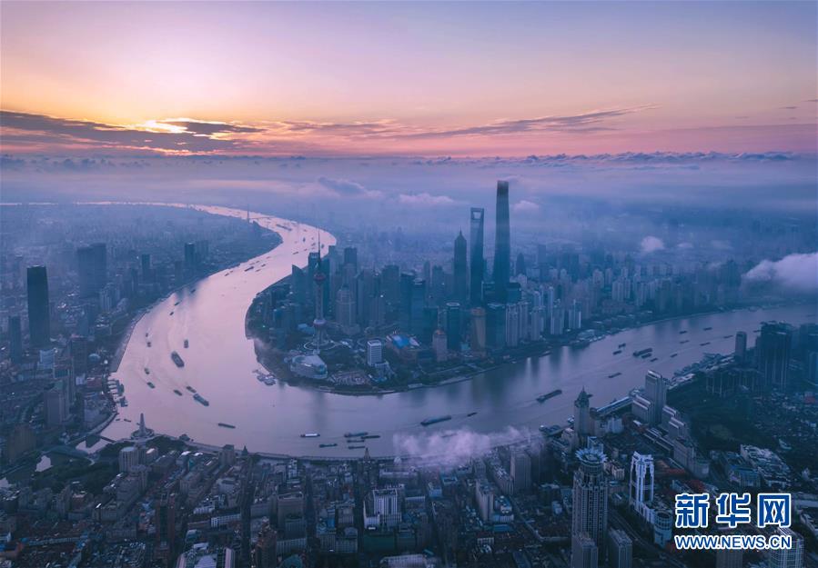 永不褪色的精神禮贊——獻給新時代的中國共產黨人