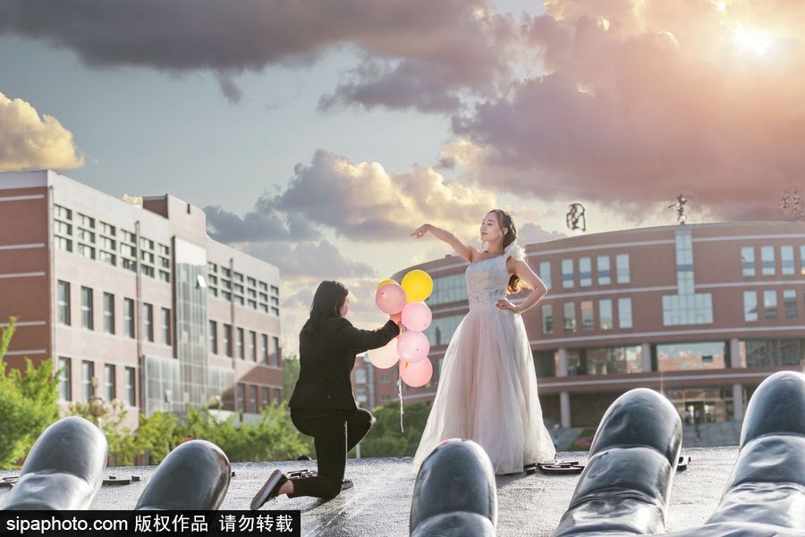 青春不過幾次畢業(yè)照 盤點畢業(yè)季“大型cos現(xiàn)場”