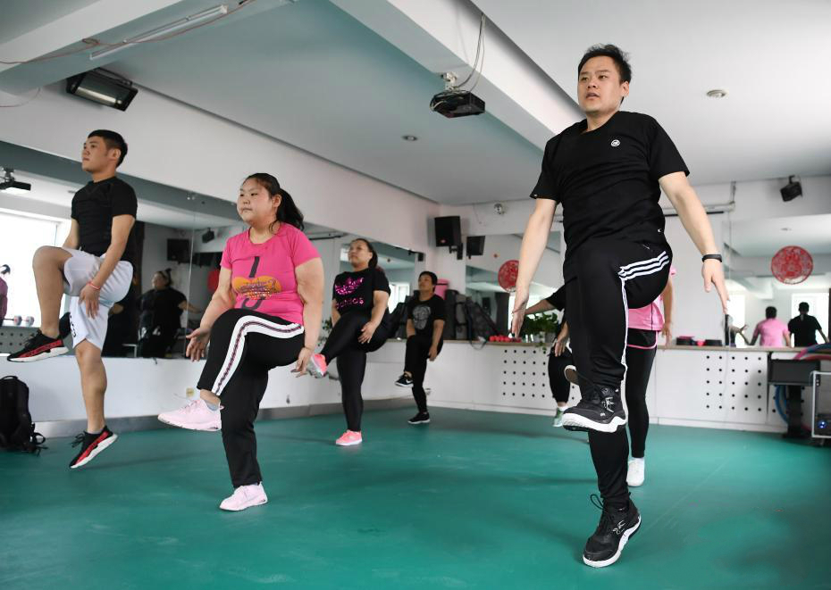 山西胖小伙為父狂減肥，11個(gè)月暴瘦173斤！