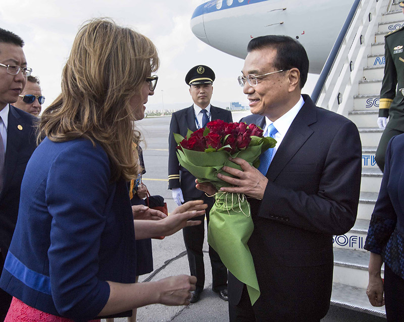 李克強抵達索非亞對保加利亞進行正式訪問并出席第七次中國－中東歐國家領導人會晤