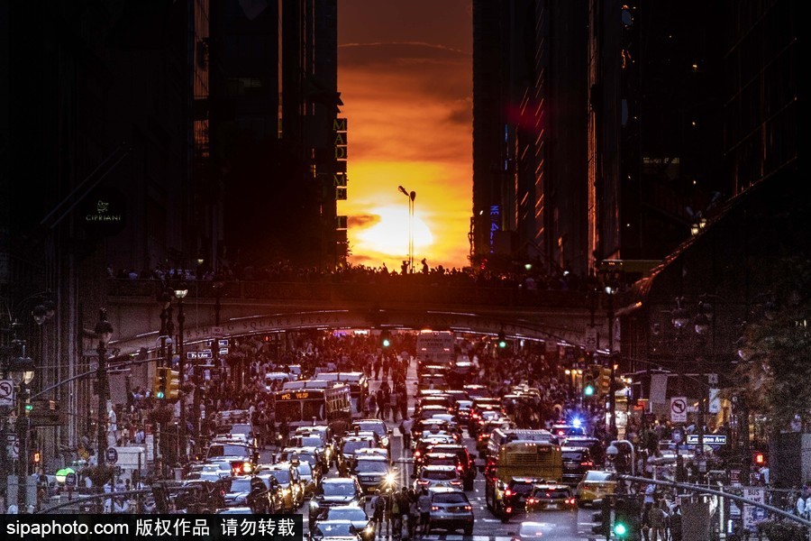 美國紐約再現曼哈頓懸日 街頭擁堵水泄不通
