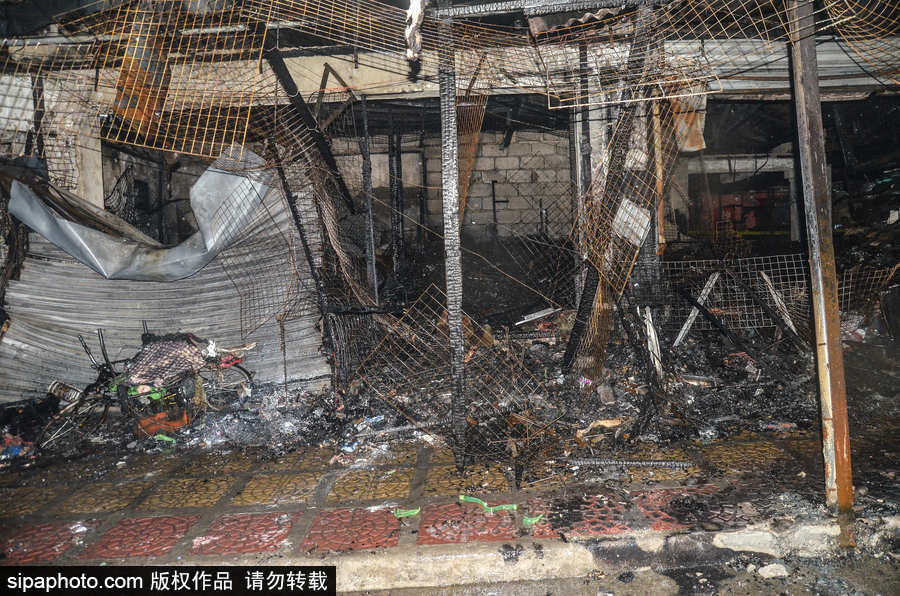 菲律賓市場火災后現場狼藉 市民工作生活仍在繼續