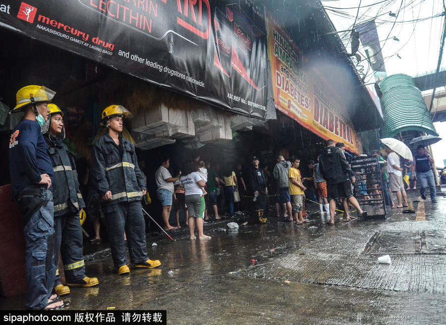 菲律賓市場火災后現場狼藉 市民工作生活仍在繼續