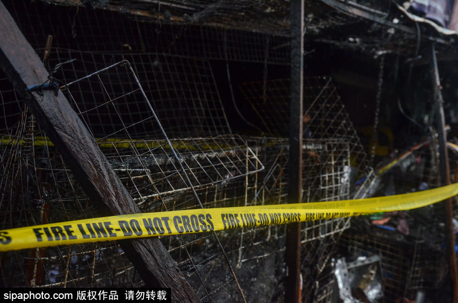 菲律賓市場(chǎng)火災(zāi)后現(xiàn)場(chǎng)狼藉 市民工作生活仍在繼續(xù)