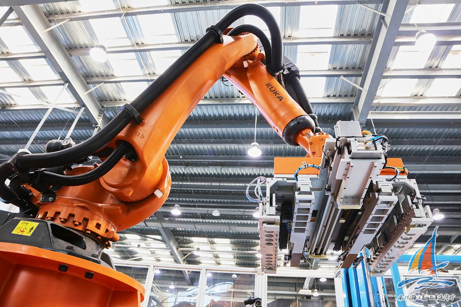 【風(fēng)從海上來(lái)·改革進(jìn)行時(shí)】全國(guó)網(wǎng)絡(luò)媒體看浪潮：自主創(chuàng)新攀上服務(wù)器技術(shù)最高峰